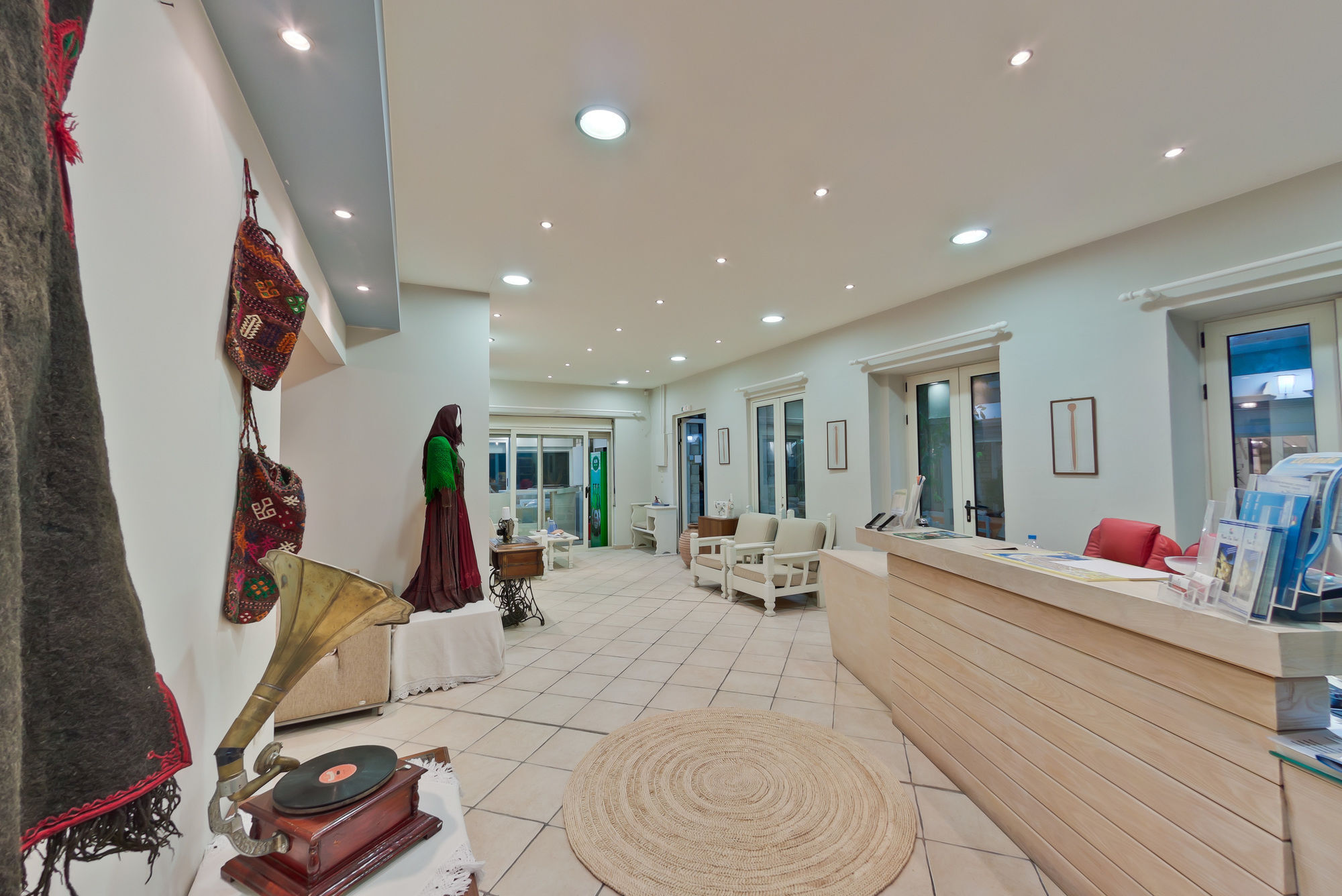 Rouda Bay Beach Hotel Mikros Gialos Exterior photo